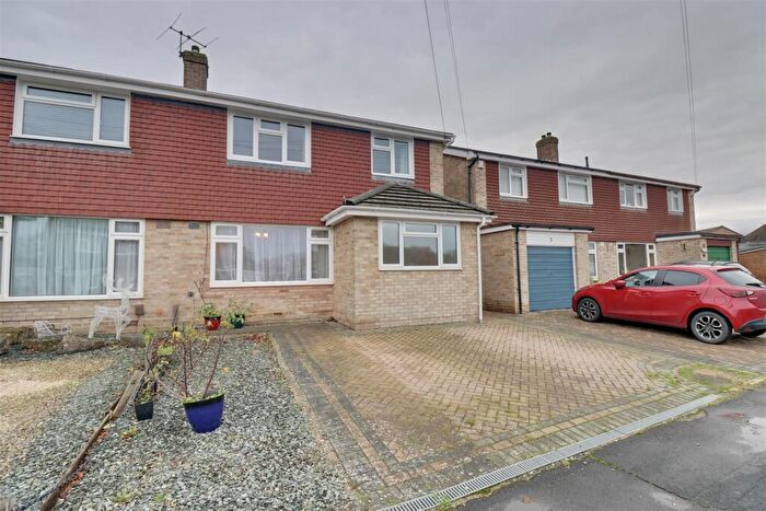 3 Bedroom Semi Detached House For Sale In Greyfriars Road, Fareham, Hampshire, PO15