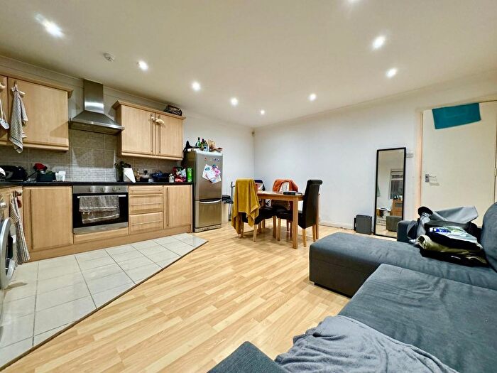1 Bedroom Flat To Rent In Whitechapel Road, London, E1