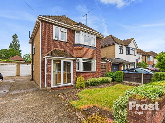 3 Bedroom Detached House For Sale In Short Lane, Stanwell, Middlesex, TW19