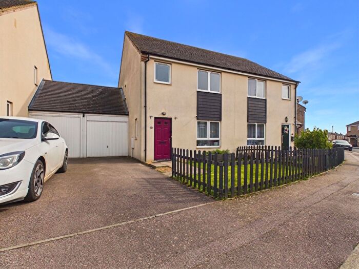 3 Bedroom Semi Detached House For Sale In Sapley Park, Huntingdon, PE29