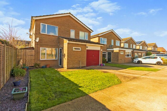 4 Bedroom Detached House For Sale In Rooktree Way, Haynes, Bedford, MK45