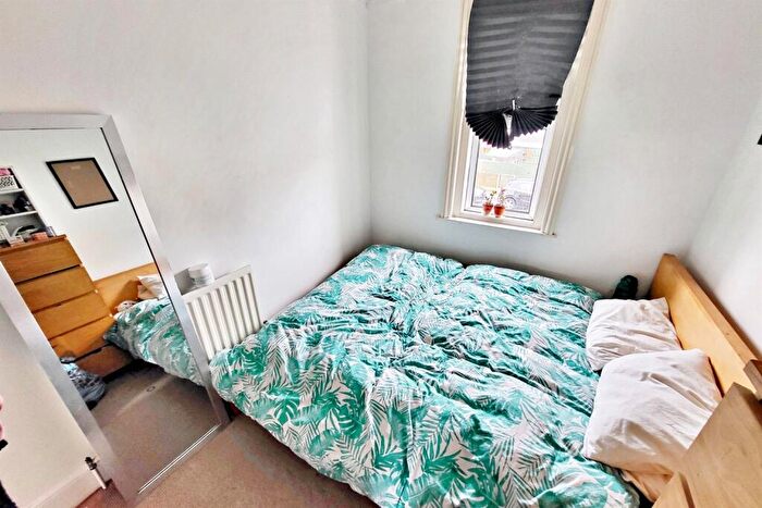2 Bedroom Flat For Sale In Bournemouth, BH8