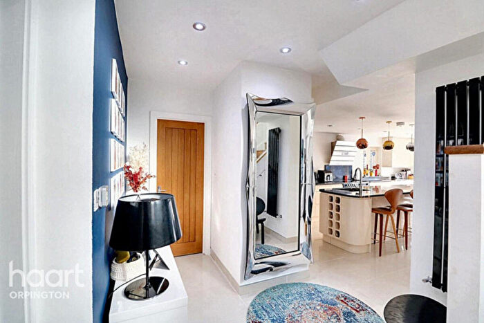 3 Bedroom Detached House For Sale In Marion Crescent, Orpington, BR5