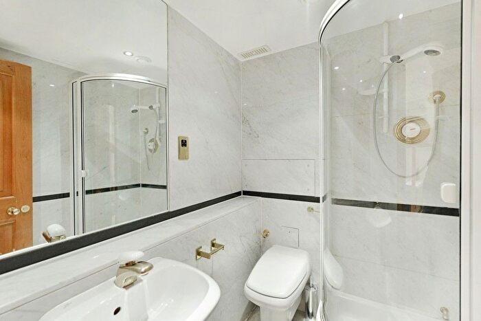3 Bedroom Flat To Rent In Prince Of Wales Terrace, London, W8