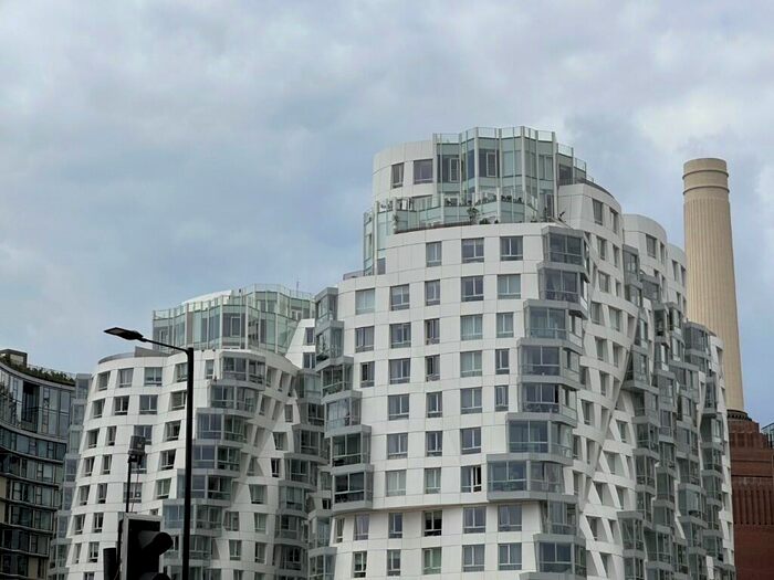 2 Bedroom Flat To Rent In Prospect Way, London, SW11