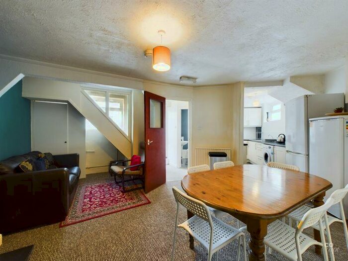 5 Bedroom End Of Terrace House To Rent In Queens Park Road, Brighton, BN2