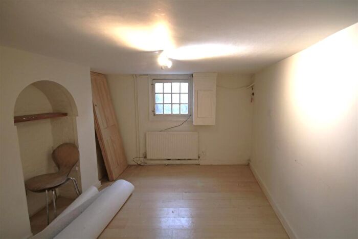 4 Bedroom House To Rent In Oaten Hill, Canterbury, CT1