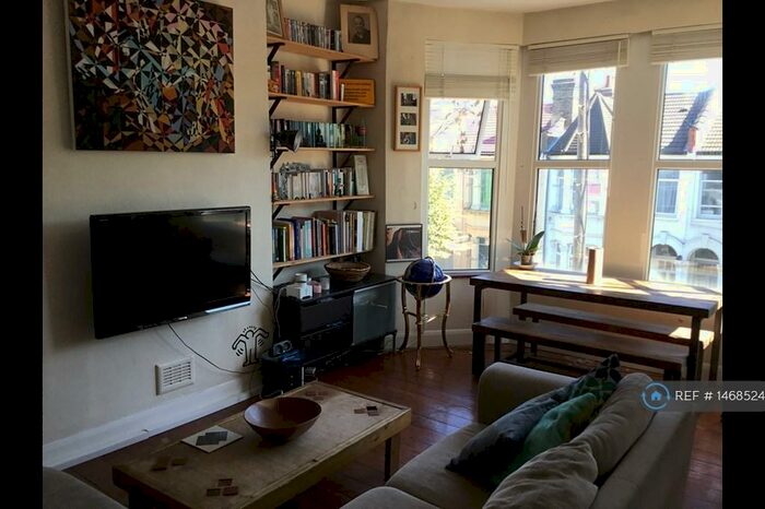 2 Bedroom Flat To Rent In Harringay Gardens, London, N8