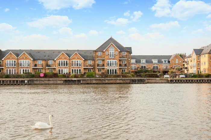 2 Bedroom Flat To Rent In Swan Walk, Shepperton, TW17