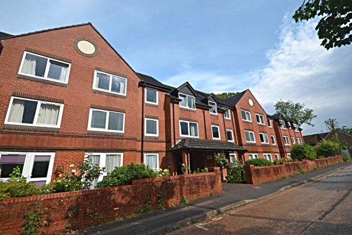 2 Bedroom Flat For Sale In Oak Road, Southgate, Crawley, RH11
