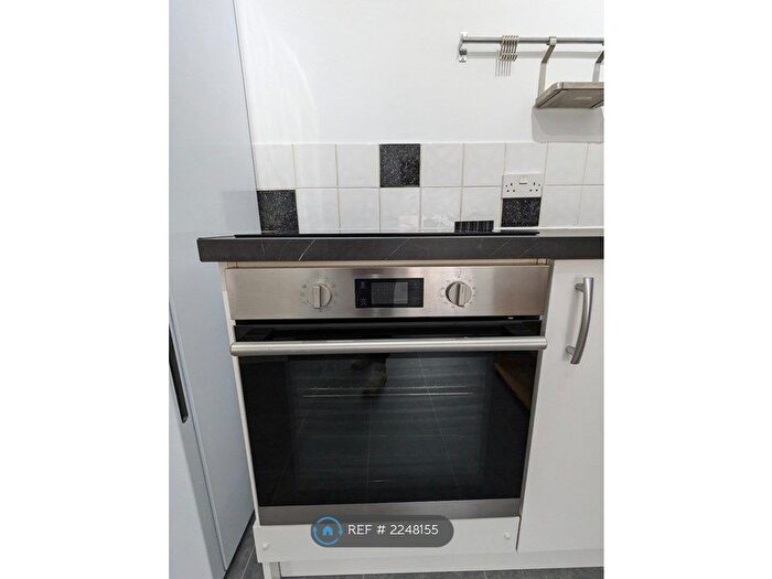 2 Bedroom Flat To Rent In Clifton Road, Llandudno, LL30