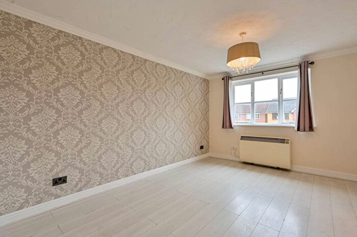 1 Bedroom Flat For Sale In California Road, New Malden, KT3