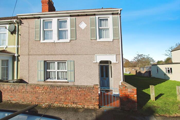 3 Bedroom End Of Terrace House For Sale In Beatrice Street, Swindon, SN2