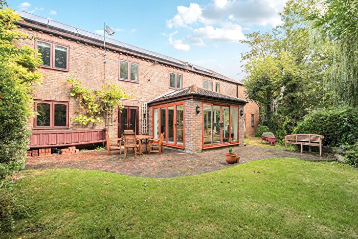 4 Bedroom Link Detached House For Sale In The Street, Steyning, BN44