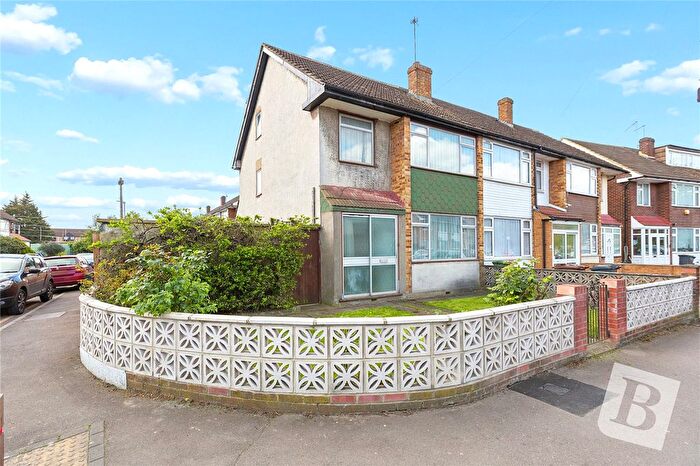 4 Bedroom End Of Terrace House For Sale In Broomfield Road, Chadwell Heath, RM6