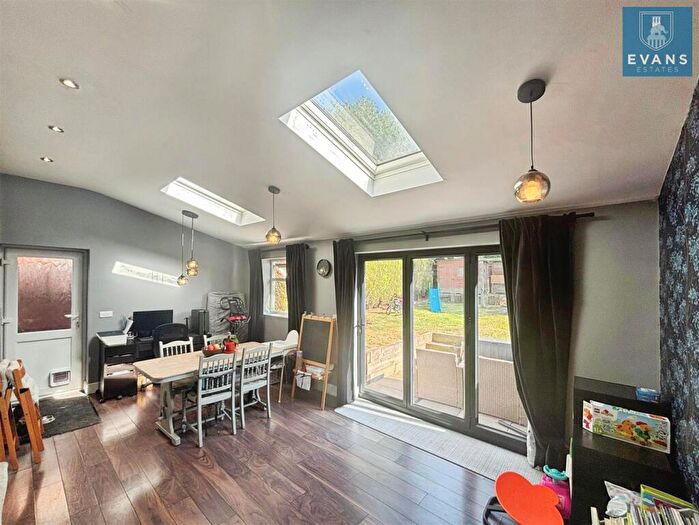 3 Bedroom Semi-Detached House For Sale In The Crescent, Keresley End, Coventry, CV7