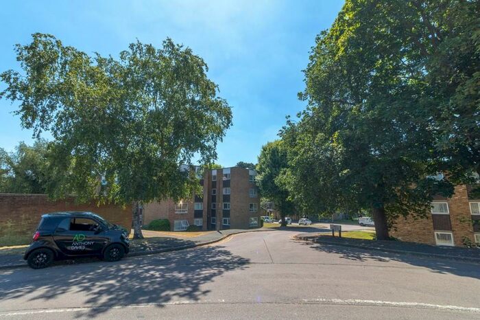 1 Bedroom Apartment To Rent In Lampits, Hoddesdon, EN11