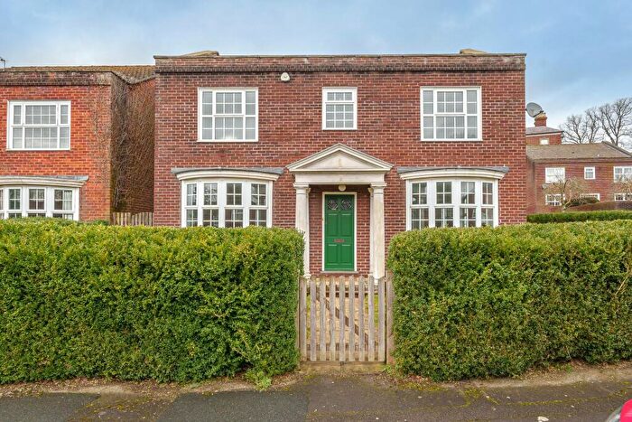 4 Bedroom Detached House To Rent In Goldwell Drive, Newbury, RG14