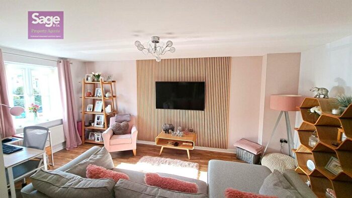 3 Bedroom Semi-Detached House For Sale In Woodside Drive, Newbridge, NP11
