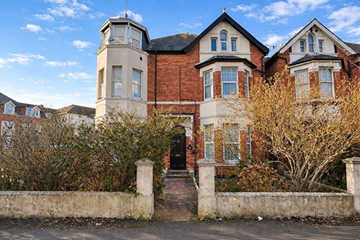 2 Bedroom Flat For Sale In Wickham Avenue, Bexhill On Sea, TN39