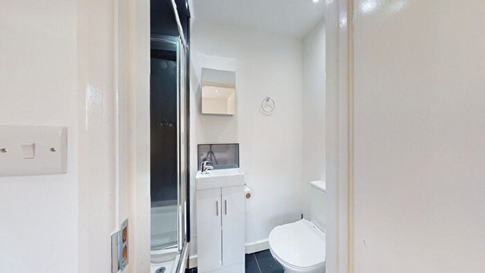 Studio To Rent In Blenheim Gardens, London, NW2