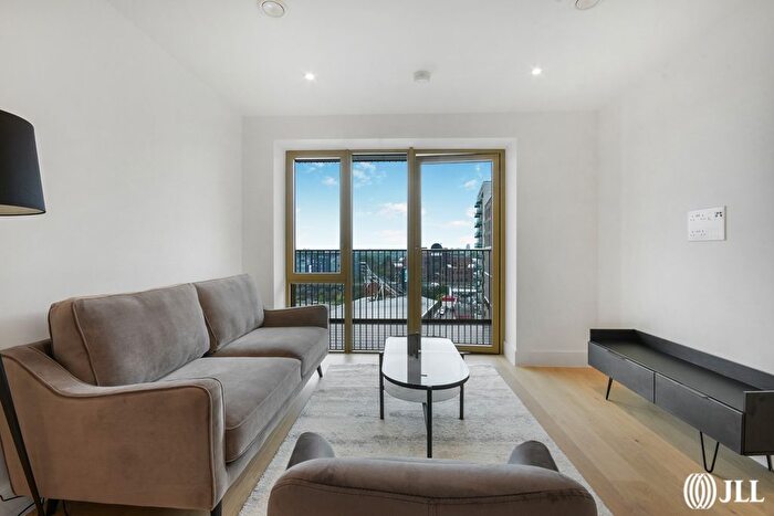 1 Bedroom Flat To Rent In Capital Interchange Way, Brentford, TW8