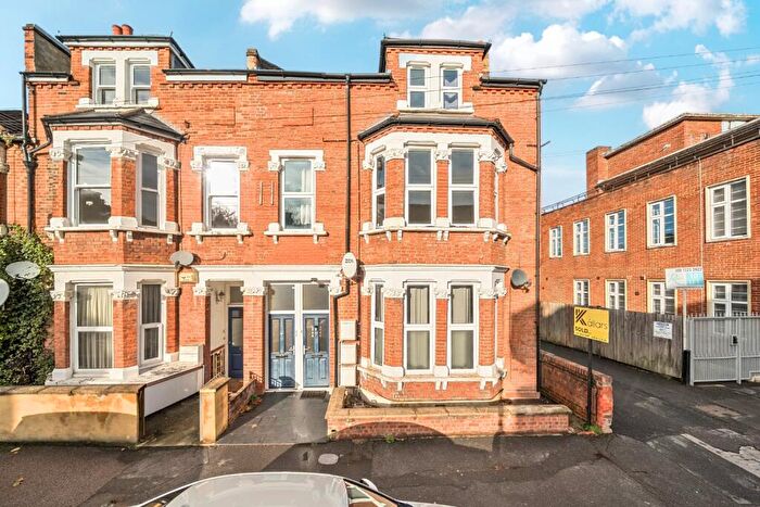 2 Bedroom Apartment For Sale In Harpenden Road, London, SE27