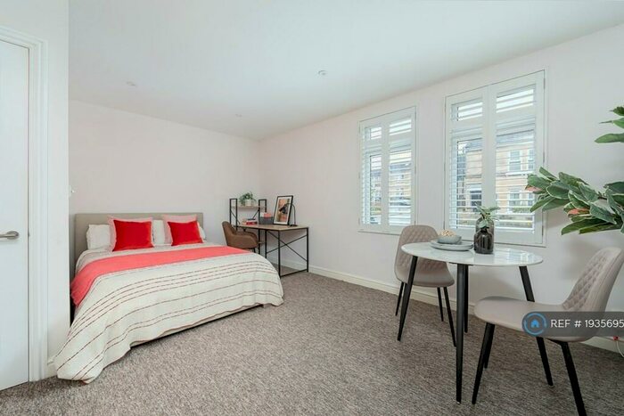 2 Bedroom Flat To Rent In West Avenue, Bath, BA2