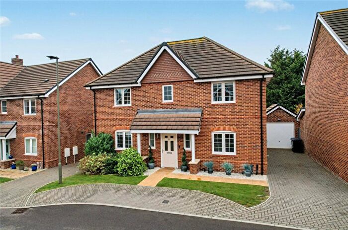 4 Bedroom Detached House For Sale In Carpenters Way, Badshot Lea, Farnham, Surrey, GU9