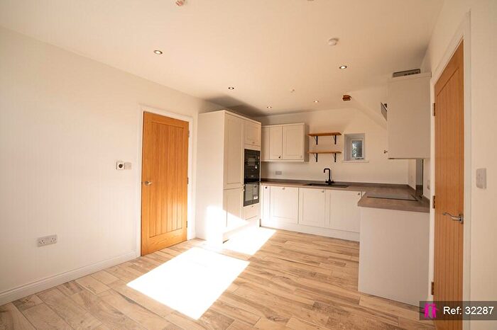 3 Bedroom Cottage For Sale In Henconner Lane, Leeds, LS13
