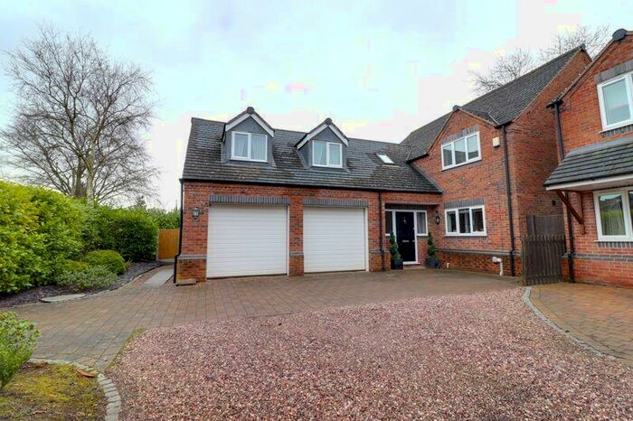 4 Bedroom Detached House For Sale In Oak Tree Gardens, Coppenhall, Stafford, ST18