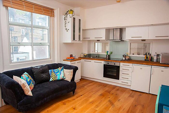 2 Bedroom Flat To Rent In Praed Street, Paddington, London, W2