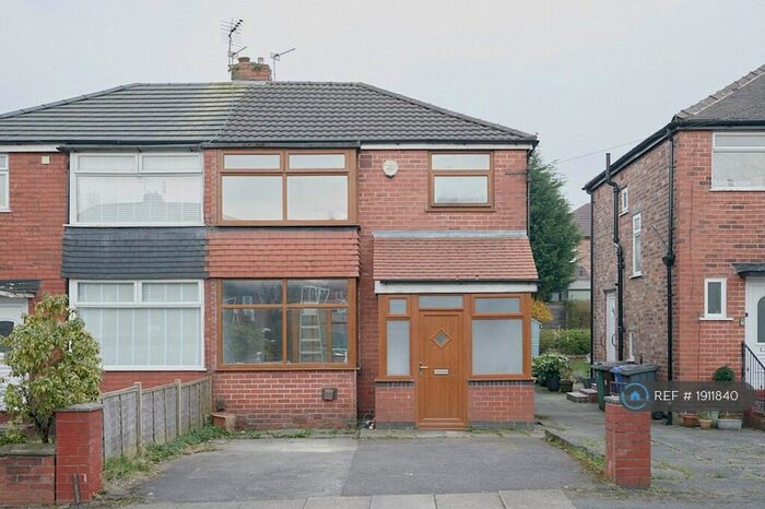 3 Bedroom Semi-Detached House To Rent In Charlbury Avenue, Prestwich, Manchester, M25