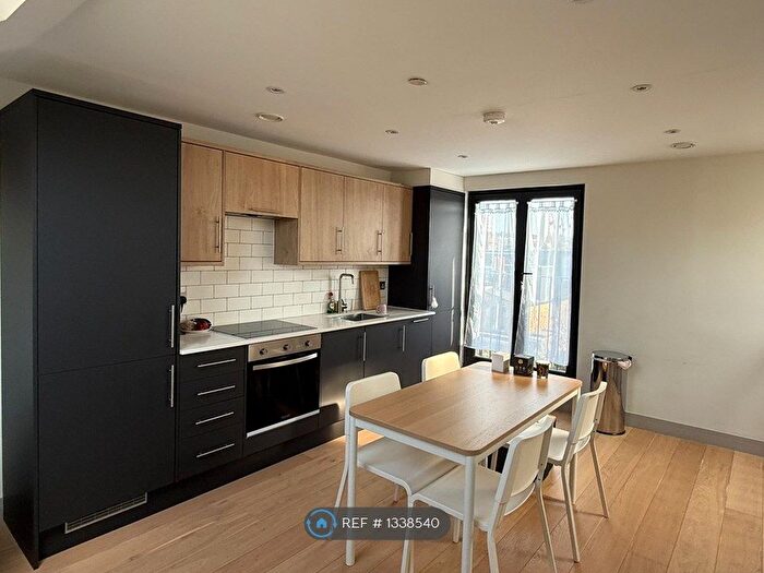1 Bedroom Flat To Rent In Bloemfontein Road, London, W12