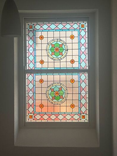 Studio To Rent In Ruckamore Road, TQ2