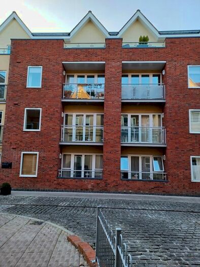 2 Bedroom Flat To Rent In Shippam Street, Chichester, West Sussex, PO19