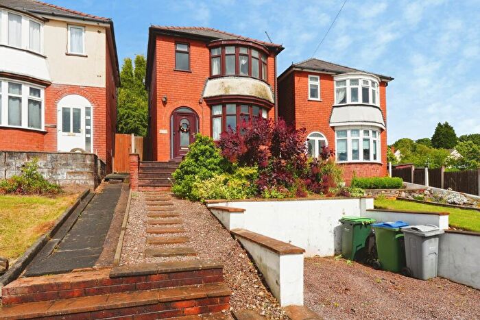 3 Bedroom Detached House For Sale In Corngreaves Road, Cradley Heath, B64