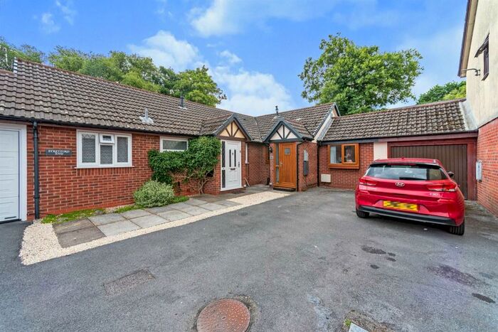 2 Bedroom House To Rent In Clos Pengelli, Grovesend, Swansea, SA4