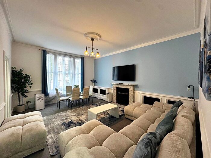 2 Bedroom Flat To Rent In Elsham Road, Holland Park, W14