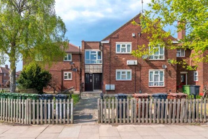 1 Bedroom Flat For Sale In Bastable Avenue, Barking, IG11