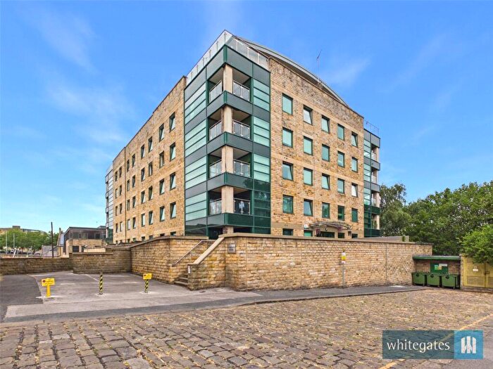2 Bedroom Apartment To Rent In Stonegate House, Stone Street, Bradford, West Yorkshire, BD1