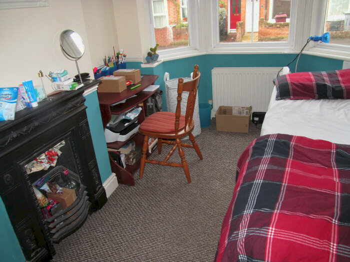 3 Bedroom Terraced House To Rent In Brighton Road, Reading, Berkshire, RG6