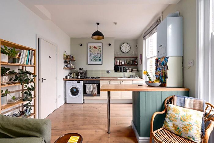 1 Bedroom Flat For Sale In Albany Road, Montpelier, BS6