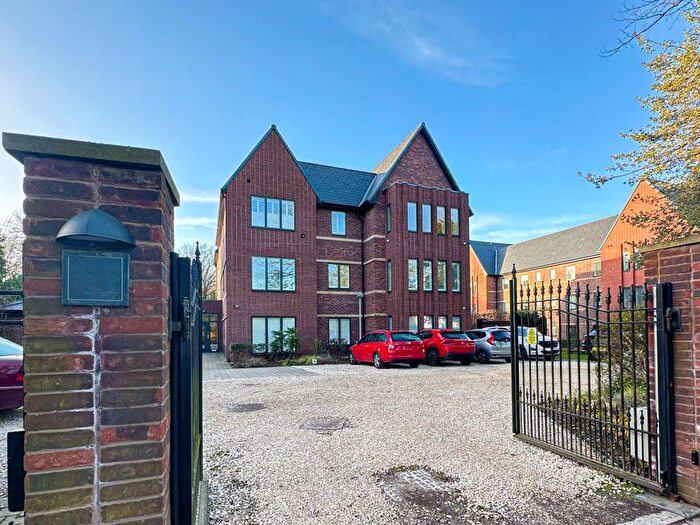 2 Bedroom Flat For Sale In Lyndhurst Road, Mossley Hill, Liverpool, L18