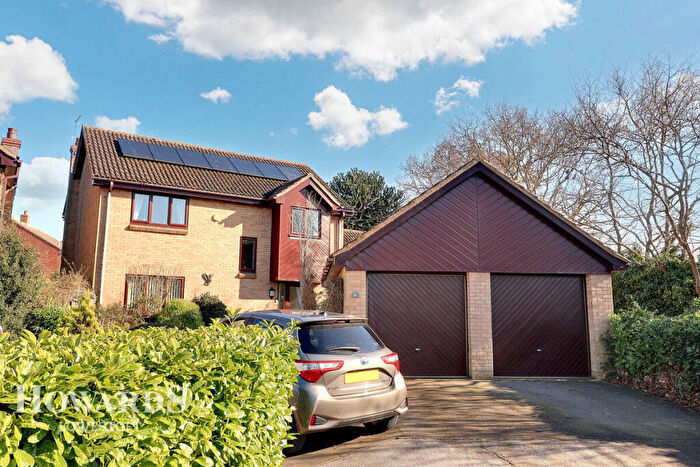 5 Bedroom Detached House For Sale In Fastolf Close, Lowestoft, NR32