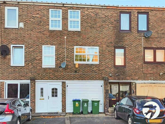 4 Bedroom Detached House To Rent In St. Edmunds Close, Thamesmead, DA18