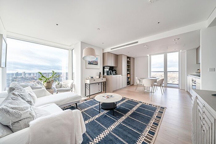 3 Bedroom Flat To Rent In York Place, London, SW11