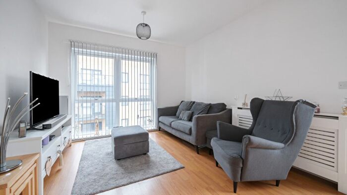 2 Bedroom Flat For Sale In Firwood Lane, Romford, RM3