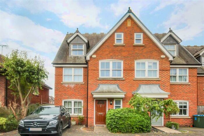 5 Bedroom Property To Rent In Hampton Road, Teddington, TW11