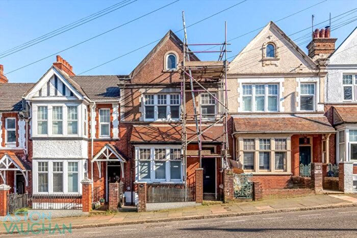 2 Bedroom Flat For Sale In Millers Road, Brighton, BN1